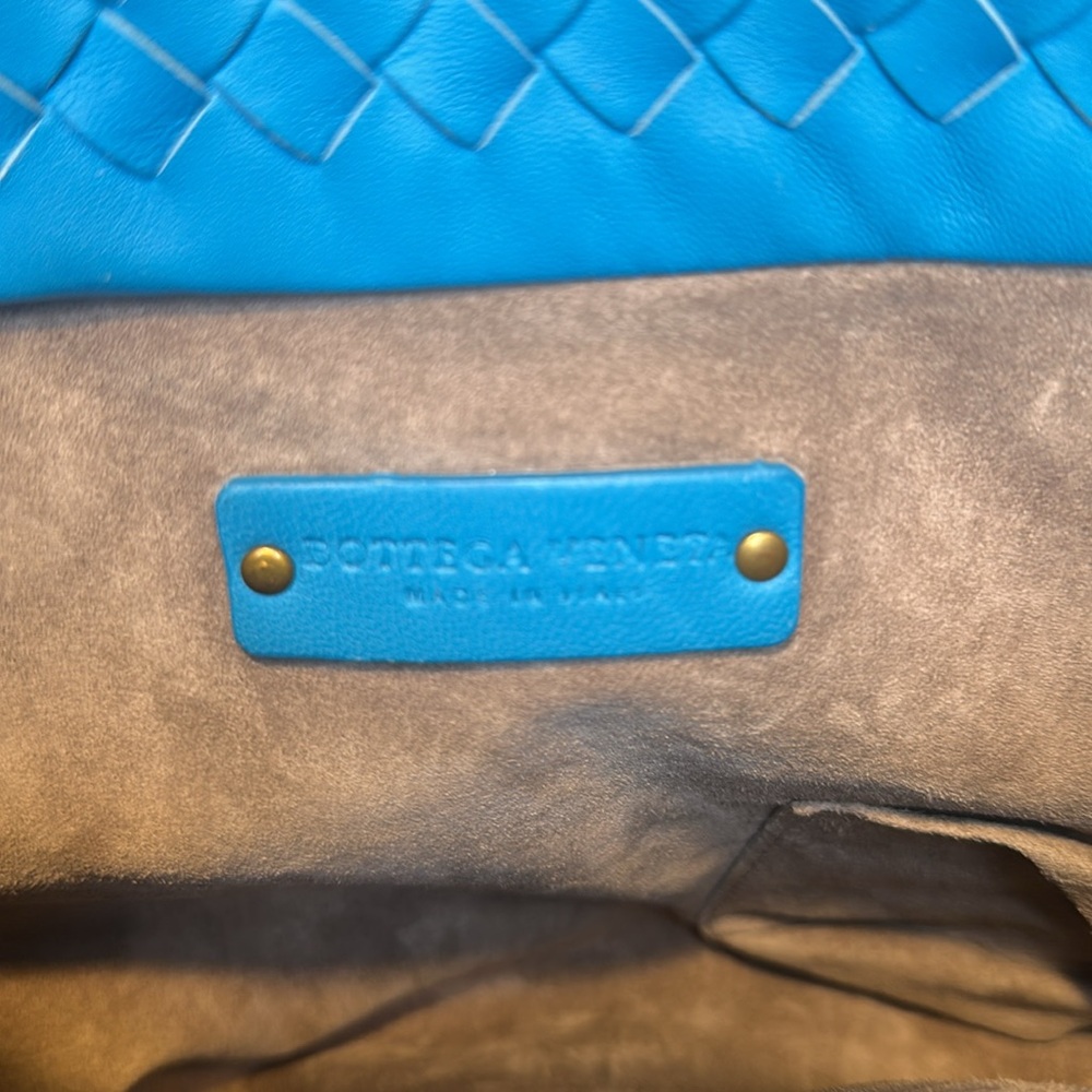 Authentic Bottega Veneta intrecciato Leather blue tote. Luxury Shoulder bag - Picture 9 of 16